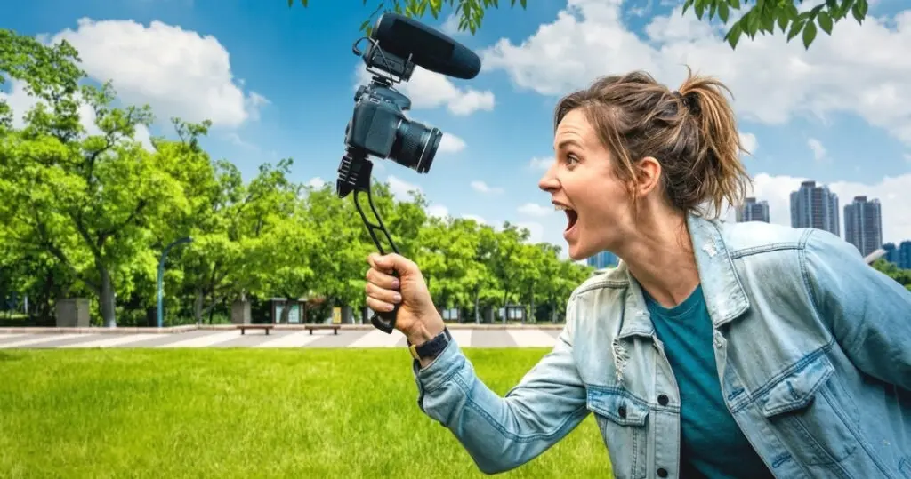 أفضل كاميرا فلوقات وصناعة المحتوى خفيفة وسهلة الحمل