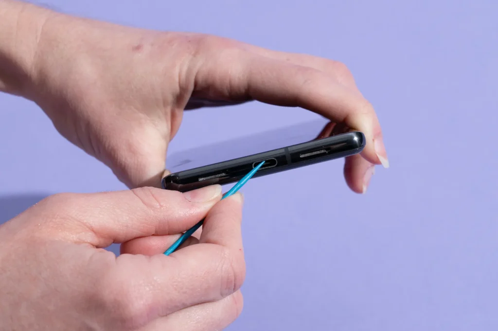 howtocleanyourphone 2048px 5392